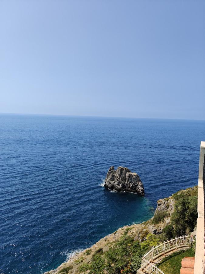 Casa La Scogliera Apartment Praiano Bagian luar foto