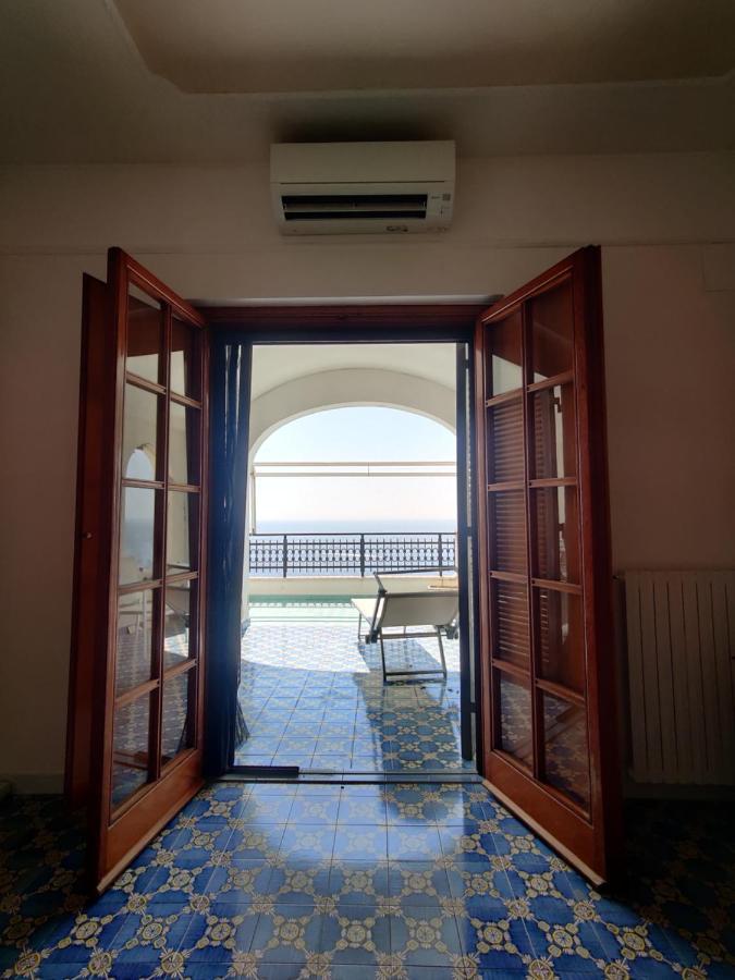 Casa La Scogliera Apartment Praiano Bagian luar foto