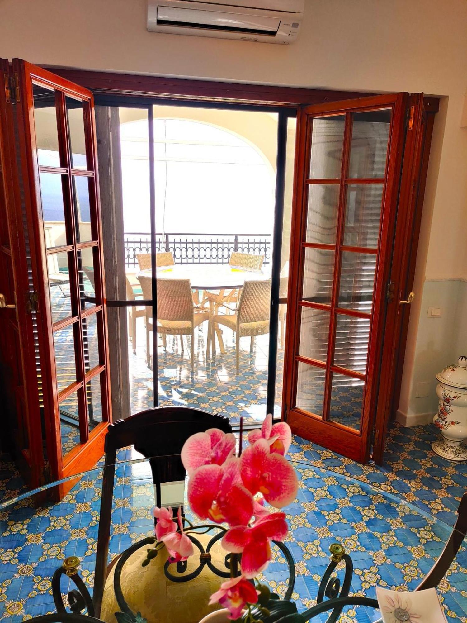 Casa La Scogliera Apartment Praiano Bagian luar foto
